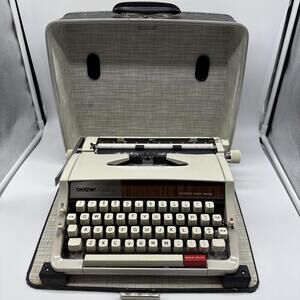 1970 Brother Echelon 89 Portable Manual Typewriter with Case Vintage